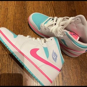 Jordan 1 mid white pink green solar